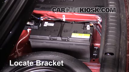 Cambio de bater??a de Hyundai Genesis 2015-2016 - 2016 Hyundai Genesis 3 ...